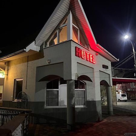 Hotel Delfin Mukaczewo Zewnętrze zdjęcie