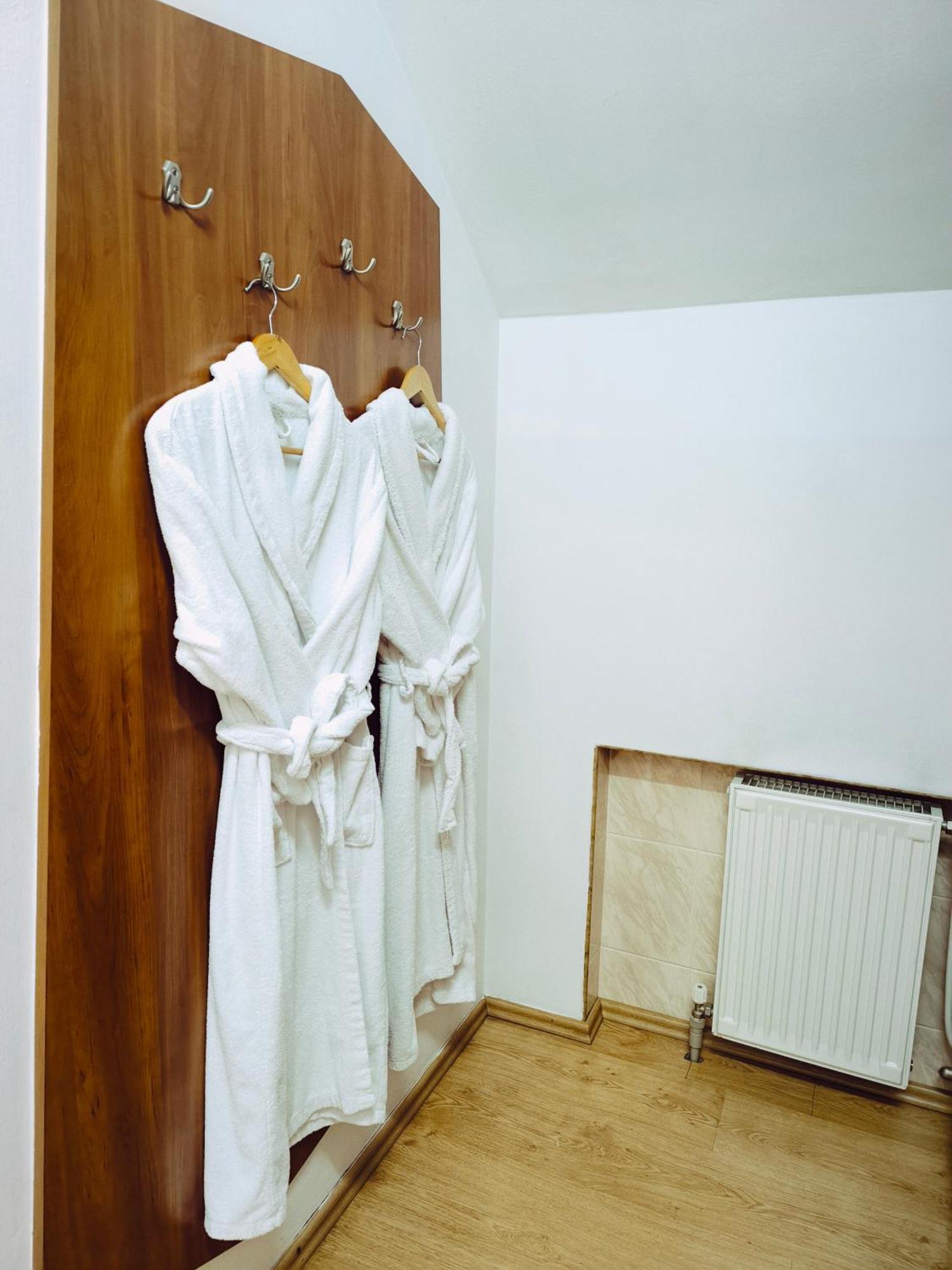Hotel Delfin Mukaczewo Zewnętrze zdjęcie