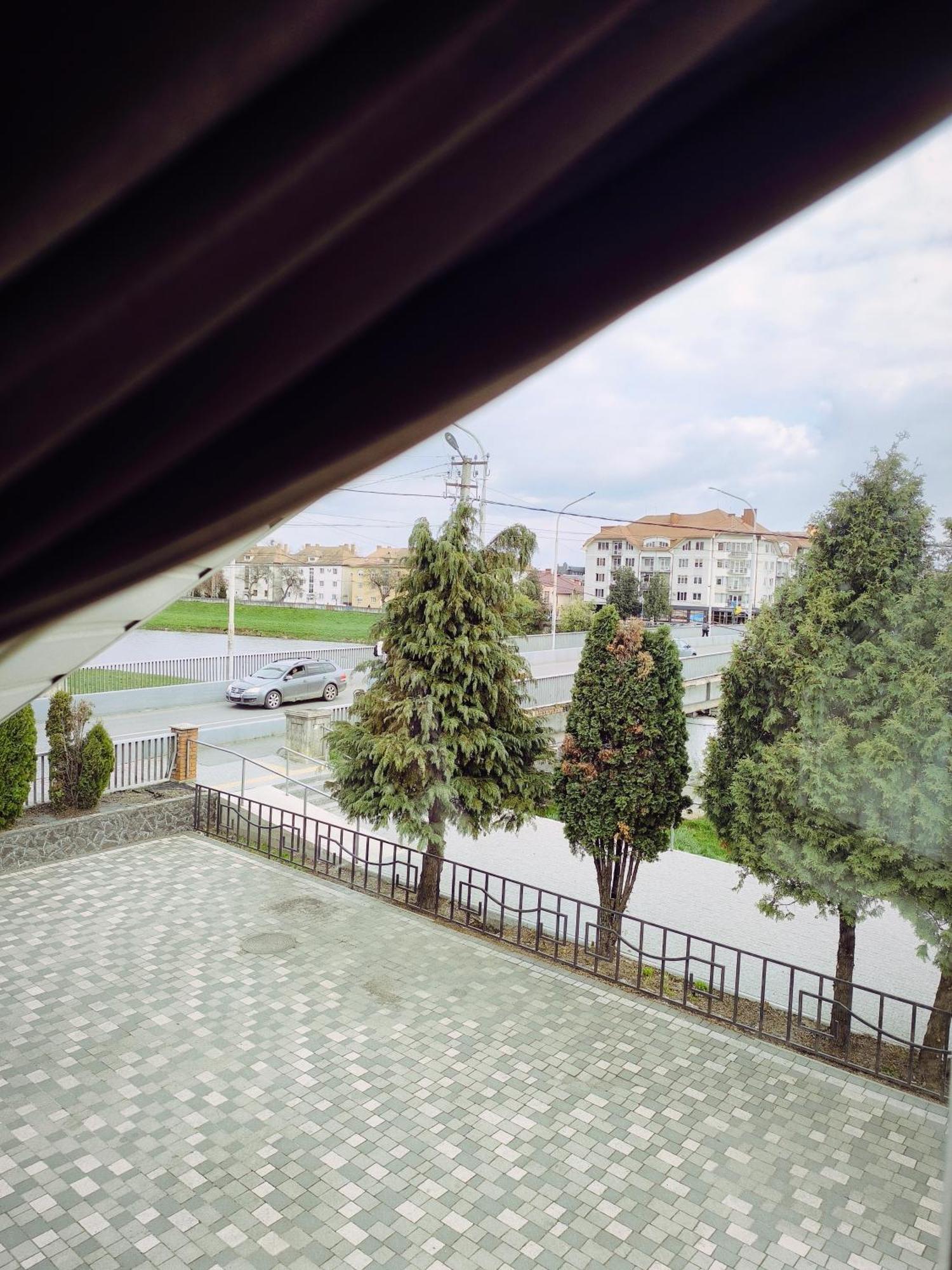 Hotel Delfin Mukaczewo Zewnętrze zdjęcie