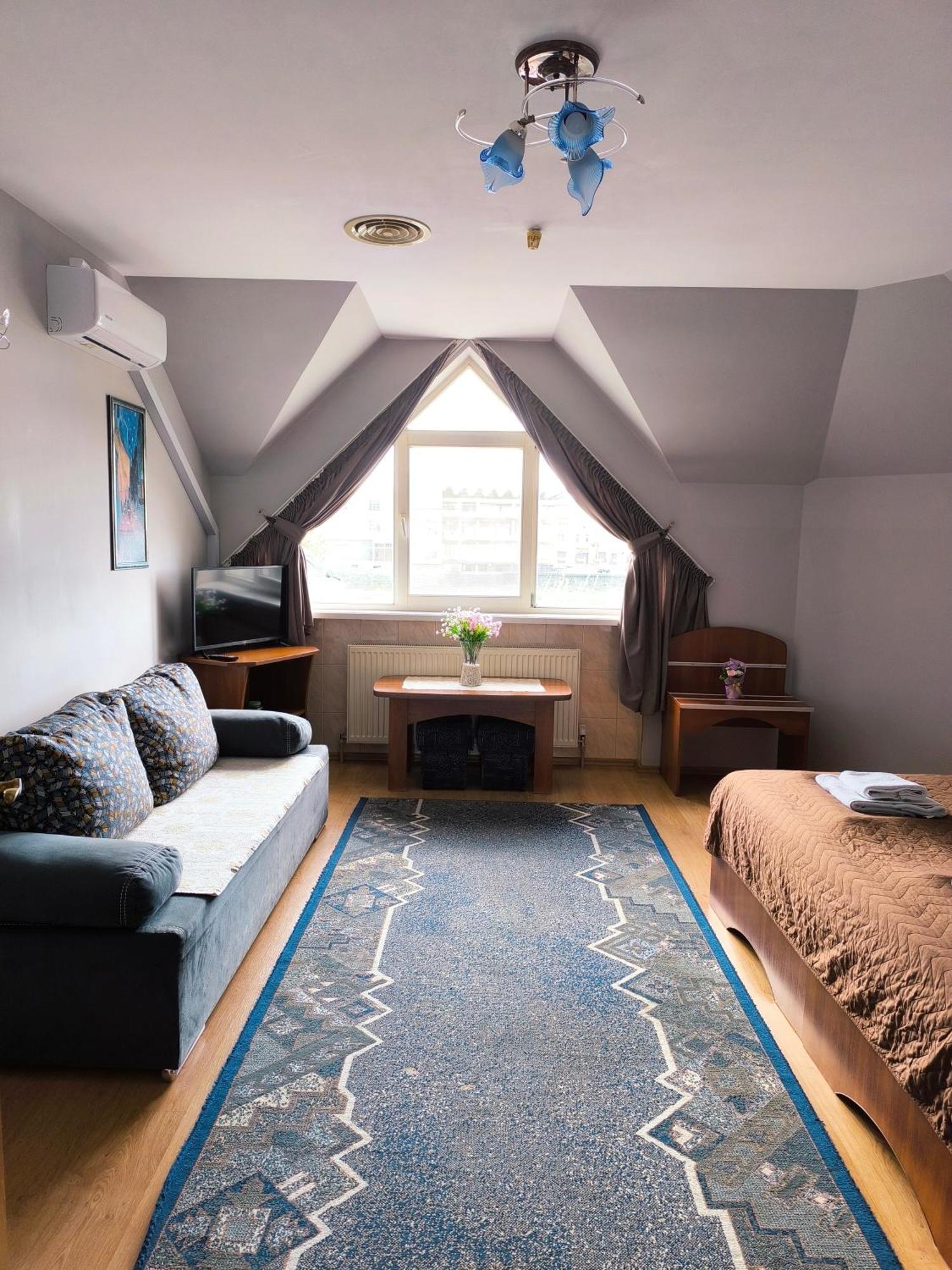 Hotel Delfin Mukaczewo Zewnętrze zdjęcie